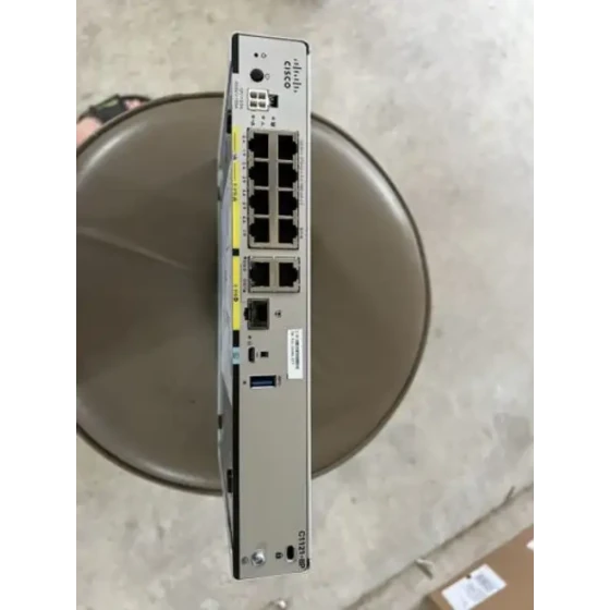 Travailler à peine . Cisco C1121-8P
