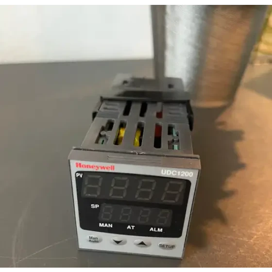 Honeywell DC1202-2-1-0-0-1-0-0-0 UDC1200 Micro-Pro Controller