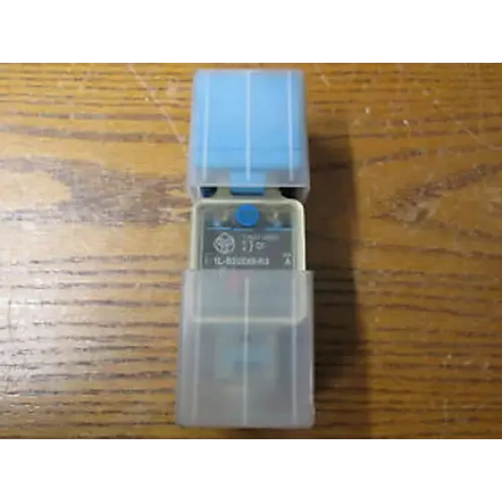 Un Nos Allen Bradley 871L-B20E40-R3 Proximity Switch Photoswitch 20-250V