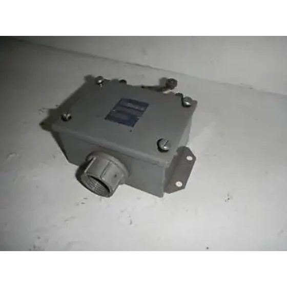 Square D 8830-32032-60093 3 Station Limit Switch
