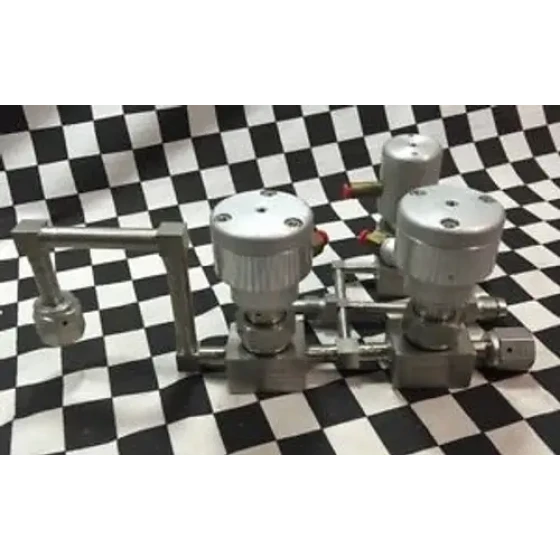 Swagelok Assy Gas Manifold Ss-6Bk-Bw-1C & 6Lv-Bnbw4-C 1/4 M/F Vcr Rack L