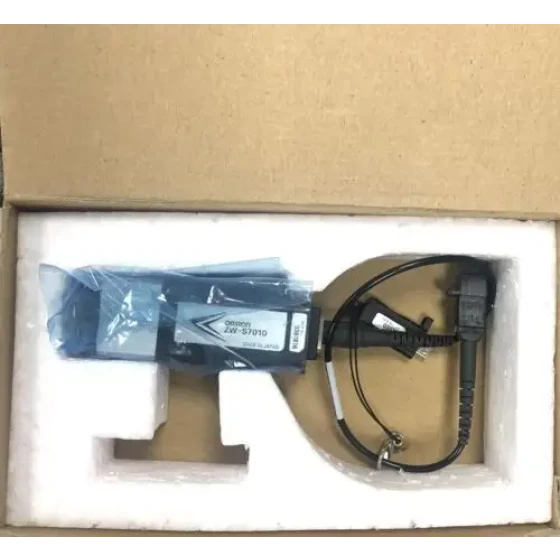 New Omron Zw-S7010 High Precision Displacement Sensor