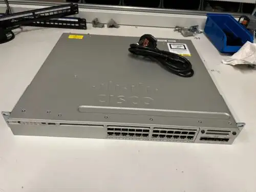 Cisco Ws-C3850-24P-E + C3850-Nm-4-1G Ip Services License Ap Count 100 Poe Switch
