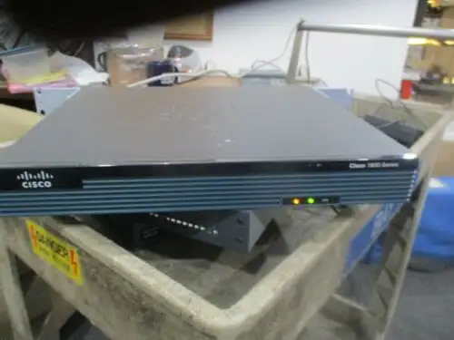 Cisco 1900 Series Wireless Router. Pid: Cisco1921/K9 V04 With Rack Mounts