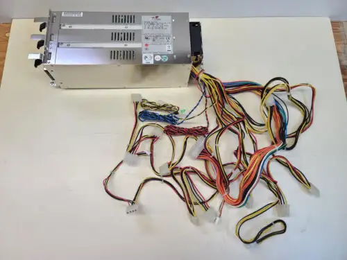 Zippy Emacs 3U 650W 2+1 Redundante Pfc Eps12V Stromversorgung R3G-6650P