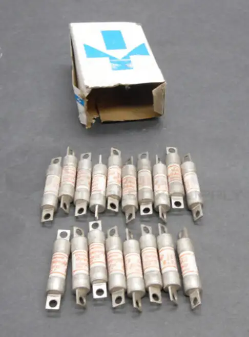 New Of 18 Gould Shawmut A70P25 Fuses Type 4 700Vac 25A A70P25-4 Read