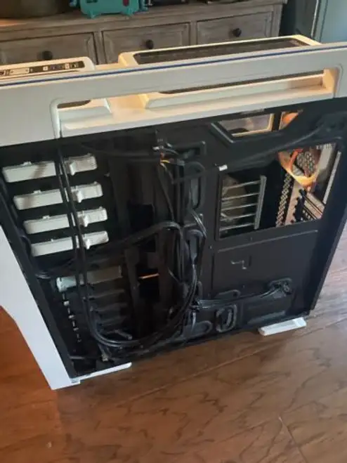 Thermaltake Level 10 Gt Snow Edition Concept Case