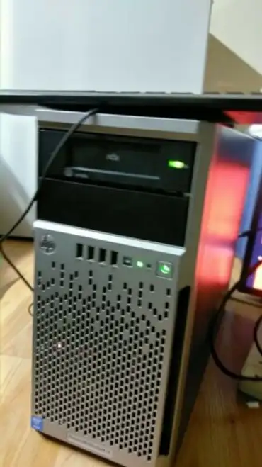 Hp Proliant Ml310E Gen8 V2 E3-1241 V3 Quad-Core 3.5Ghz 8Gb