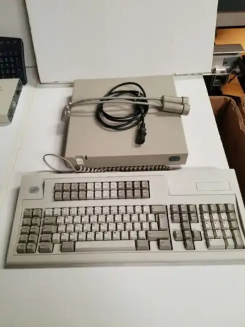 Ibm Infowindow Ii 3488-V Twinax Terminal Base Yconn 122 Keyboard (No Monitor)
