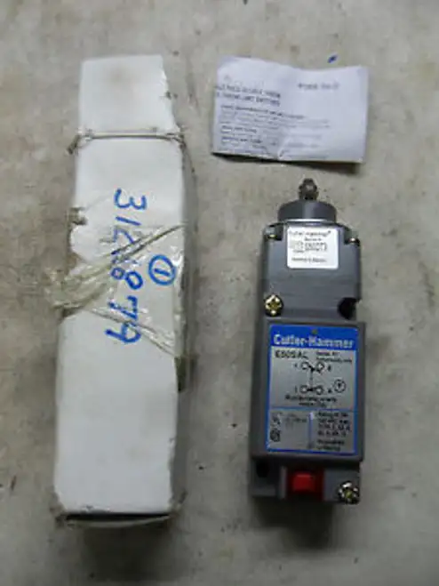 (X8-22) 1 NIB CUTLER-HAMMER E50SAL LIMIT SWITCH W/ 350DT3 OPERATING HEAD