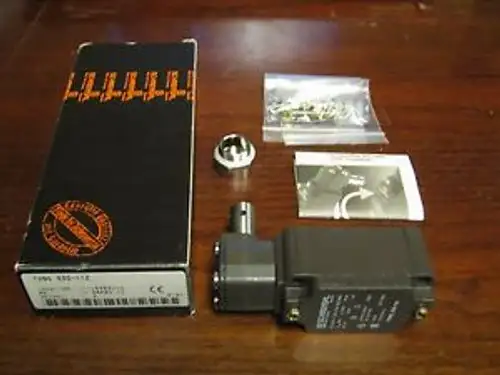 NEW Schmersal Safety Limit Switch TV8S 335-11Z