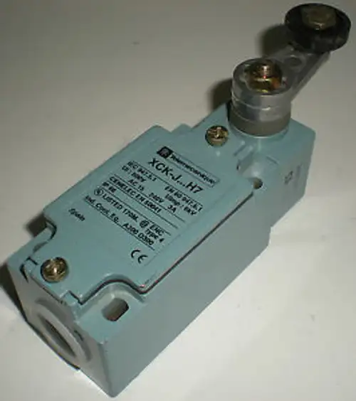 ELECTRICAL LIMIT SWITCH TELEMECANIQUE XC2-J H7 500 VOLT COMPLETE WITH HEAD