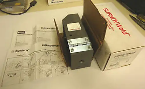 (NIB) Burndy BCS-3 Mold Angular Cable to Vertical Steel Surface Cat# B-11503