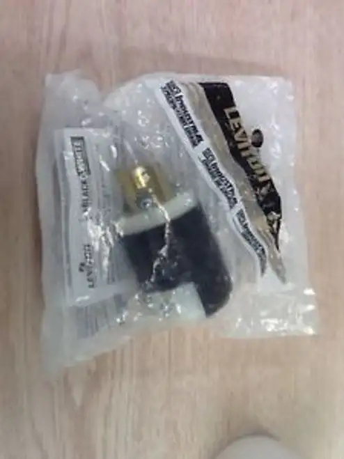 Leviton Locking Plug 4720-C