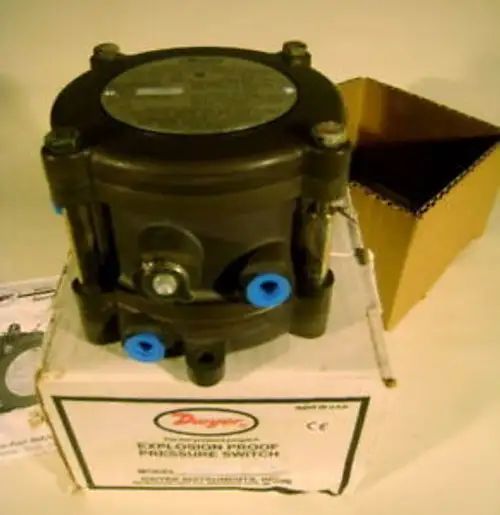 Dwyer Explosion Proof Differential Pressure Switch Series 1950G-00-B-120.