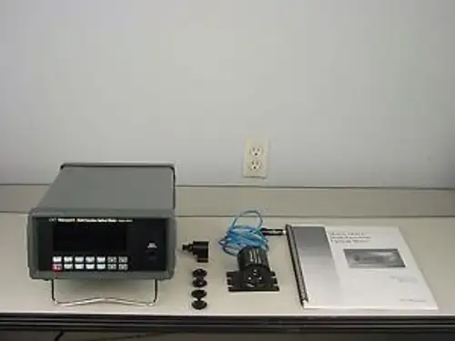 Newport 1835-C Multimeter and 818-IS-1 Universal Detcotor (400-1600 nm 200 mW)