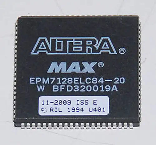 (20) Altera MAX EPM7128ELC84-20 EPROM