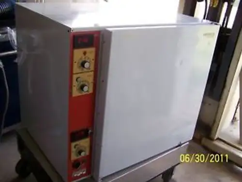 Heraeus B-5060Ec-C02 Gas Jacketed Incubator