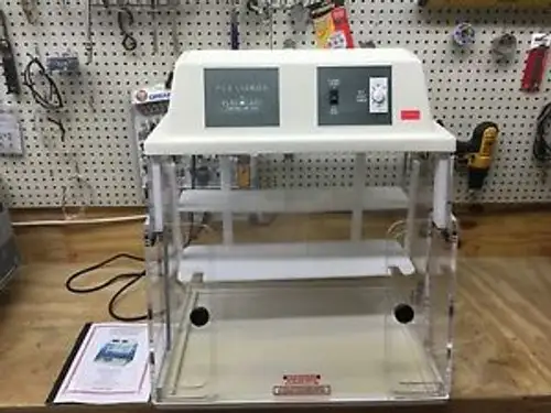 Plas Labs PCR Chamber UV Model 825-UVC 825UVC Clomplete Perfect Working Order