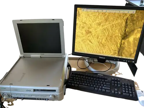 Microscope Keyence VHX-100K avec caméra et moniteur externe