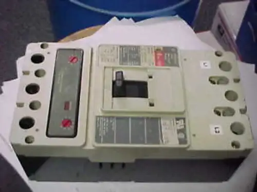 Westinghouse Hm2P400X5 400A Circuit Breaker 2P C-11A