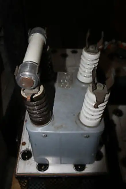 Ge Type Je-42 94X537 Primary Volts 2400 Ratio 20 Max 3000V Transformer