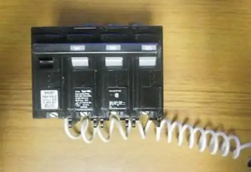 Siemens 30 Amp 3 Pole Circuit Breaker B330Hh00S01 .......... Yh-400