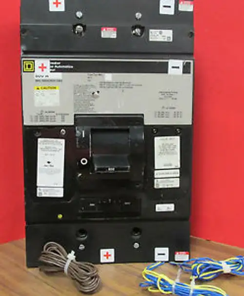 SQUARE D 800 AMP 3 POLE CIRCUIT BREAKER CAT No. MHL3680036DC1680 .... VF-17