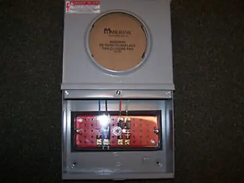 NEW IN MILBANK 20A METER BASE S7446-O-WC-111-BGE