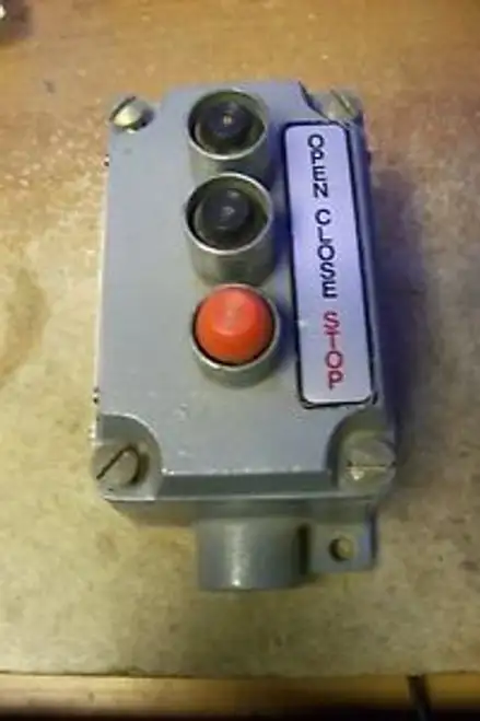 Killark Pushbutton Enclosure X-10 3 Button With SWB-2 3/4 Enclosure 1-G