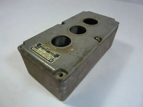 Square D 9001-Ty3-W269-S37-G3 Enclosure 3 Hole