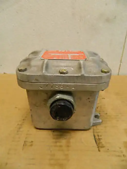 Hubbell Killark Xb-444 Explosion Proof Aluminum Electrical Enclosure 4X4X4