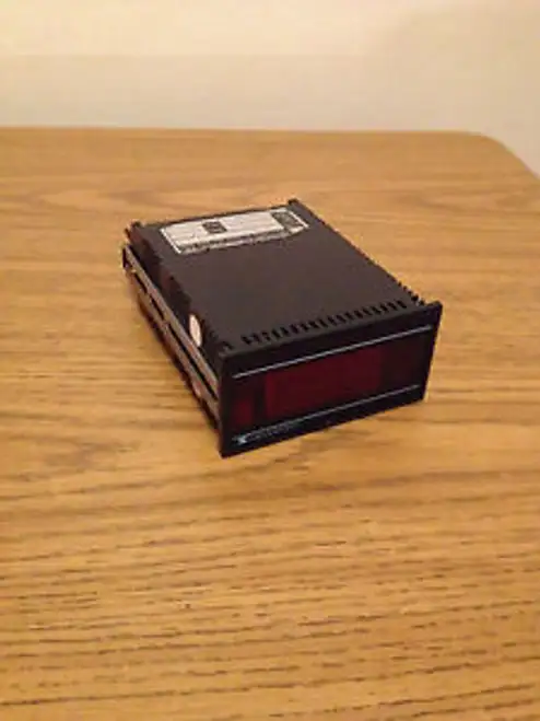 Newport Electronics 203A-2 D1 Voltmeter