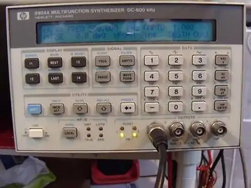 Agilent/Hp V8904A Opt 001 002 Multifunc-Synthesizer Good Working & Calibrated