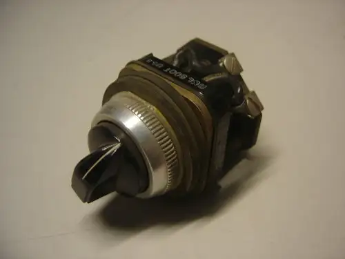Allen Bradley 800T-U58 Potentiometer Resistance: 1.5 Meg Ohms