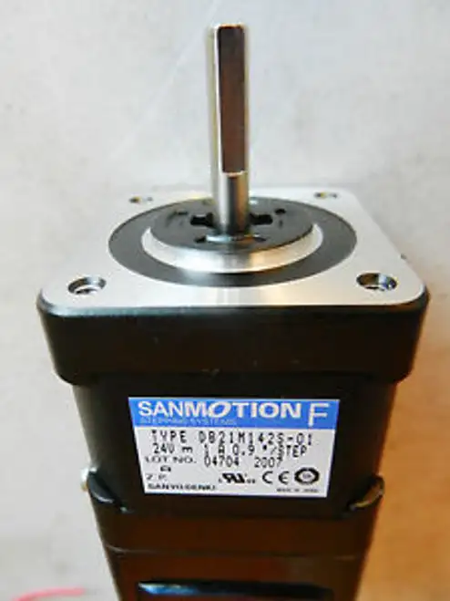 SANMOTION F Stepping Systems DB21M142S-01 24V 1 A 0.9 STEP SANYO DENKI