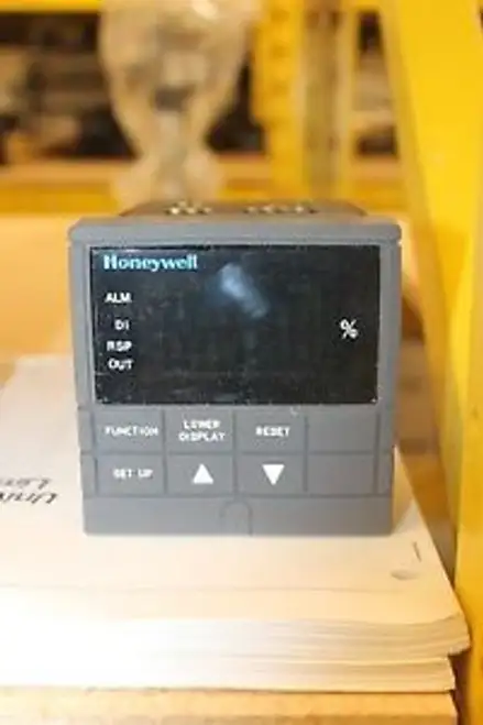 New Honeywell Udc3300 Digital Controller W/Manual Dc330L-Eo-000-10-0A0000