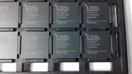 Xc3S1000-4Ft256I Fpga 173 I/O 256Ftbga Ic Xilinx 5 Per