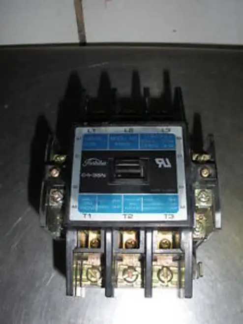 Toshiba size 1 3 pole contactor C4-35N NNB 230vac coil 600V10HP@460V