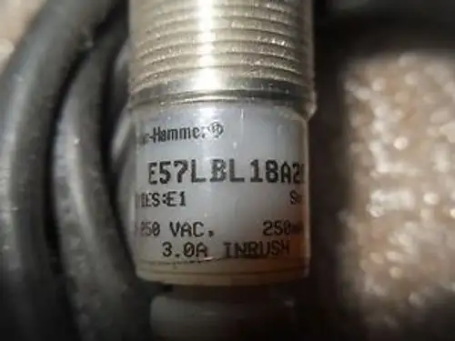 I10-8 1 CUTLER HAMMER E57LBL18A2E PROXIMITY SWITCH