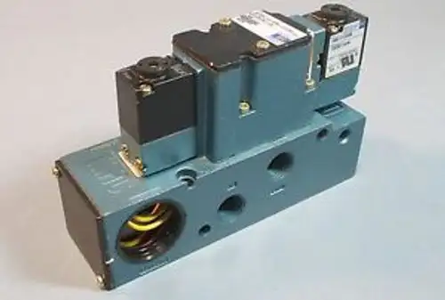 MAC 6221C-411-PM-111DA Pneumatic Solenoid Valve w/ Base NWOB
