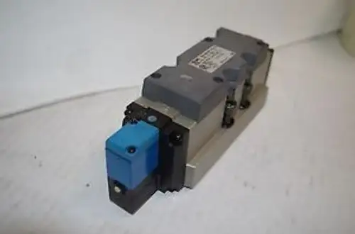 SMC PNEUMATIC SOLENOID VALVE # VSS8-10-FG-S-3EZ-V1