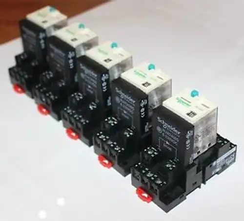 Schneider-electric industrial relay RPM32BD + RPZF3 + RUW240BD set 5pcs