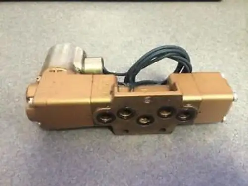NOS Versa Solenoid Valve 4 way VSG-4332-U-10-31-120V60