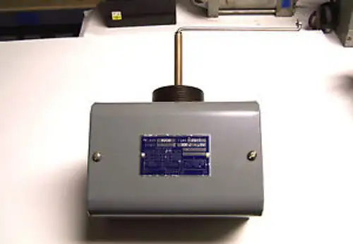 Square D Float Switch Class 9036 .. Type Cg1 .. 2 Pole ... Zj-12C