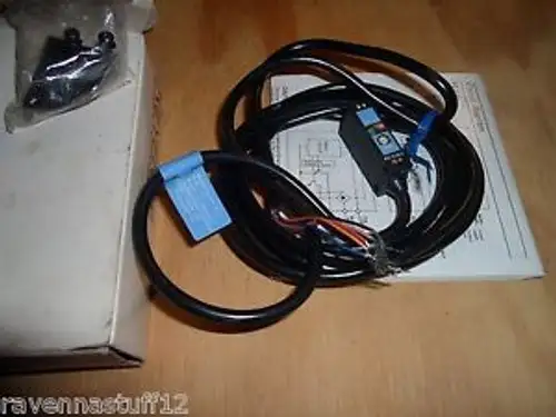 Keyence Pz-41 Built-In Amplifier Photoelectric Sensors 12-24 Vdc