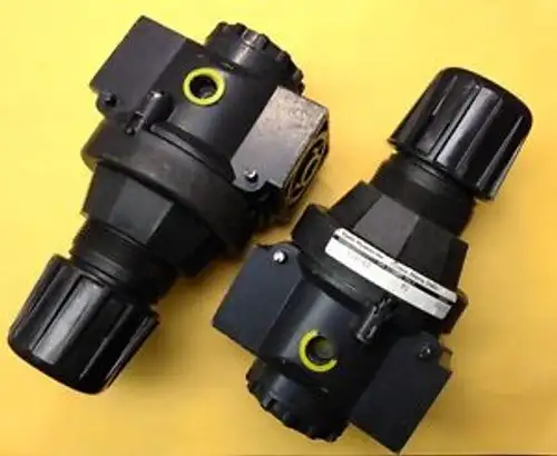 Watts R20-02 Regulator 2 Pieces