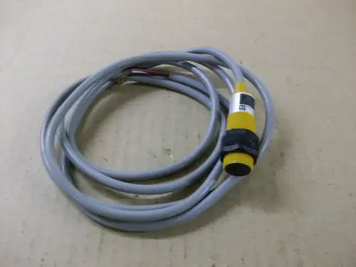 Omron E3F-R2C4 24Vdc 100Ma 2M Photoelectric Switch