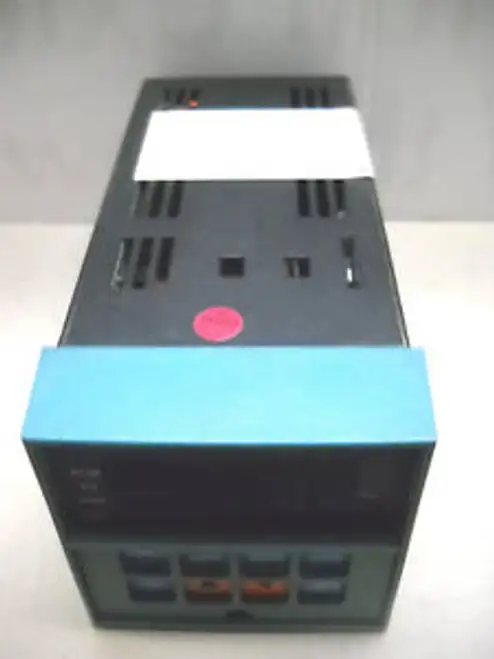 Honeywell Iacd Dc3003-0-000-1-000-W111 Temp Controller