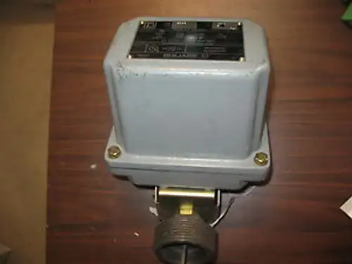 Square D 9038 Cw-31 Float Switch